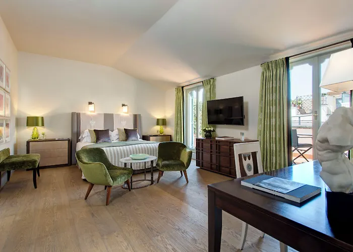 Hotel Rocco De Russie 5*