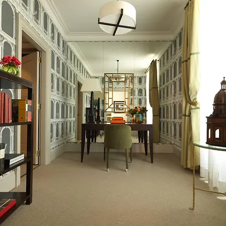 Otel Rocco De Russie