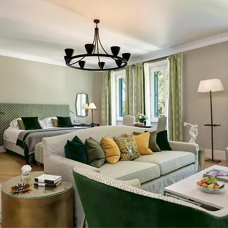 Otel Rocco De Russie 5*