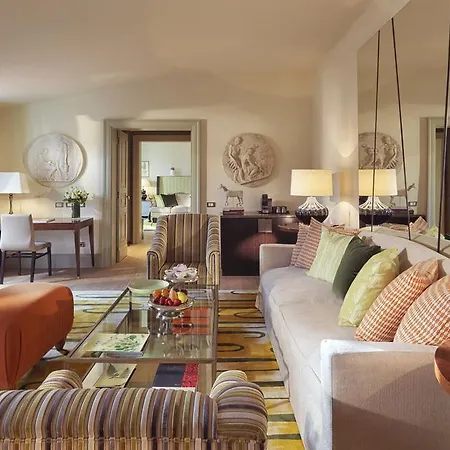 Otel Rocco De Russie 5*