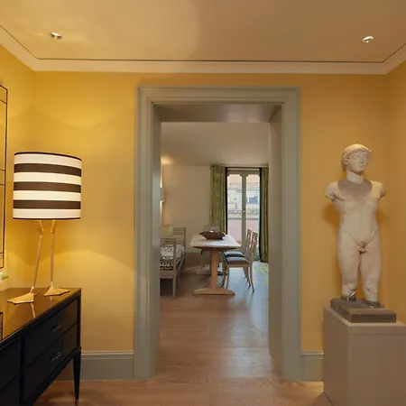 ホテル ロッコ フォルテ デ ルシエ ローマ